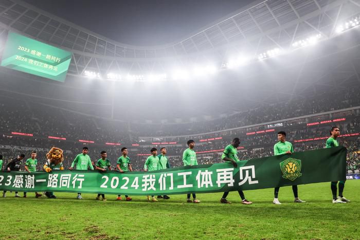 今日焦点战预告18:00韩职联升降级附加赛 釜山偶像vs水原FC、金浦FCvsFC江原 首回合谁能先拔头筹？20:00亚冠赛事武汉三镇 VS 浦项制铁，武汉三镇能否捍卫主场颜面？03:00 英超赛场谢菲尔德联 VS 利物浦，谢菲尔德联临阵换帅，利物浦笑纳三分？04:15 英超 曼联 VS 切尔西，红蓝大战，曼联内部频传将帅不合之声，切尔西乘势再取一胜？事件图片报：穆勒想再踢一年，若续约他希望不降薪&转会想去欧冠球队德媒《图片报》报道称，穆勒还想要再踢一年，如果和拜仁续约他希望的是不降薪。